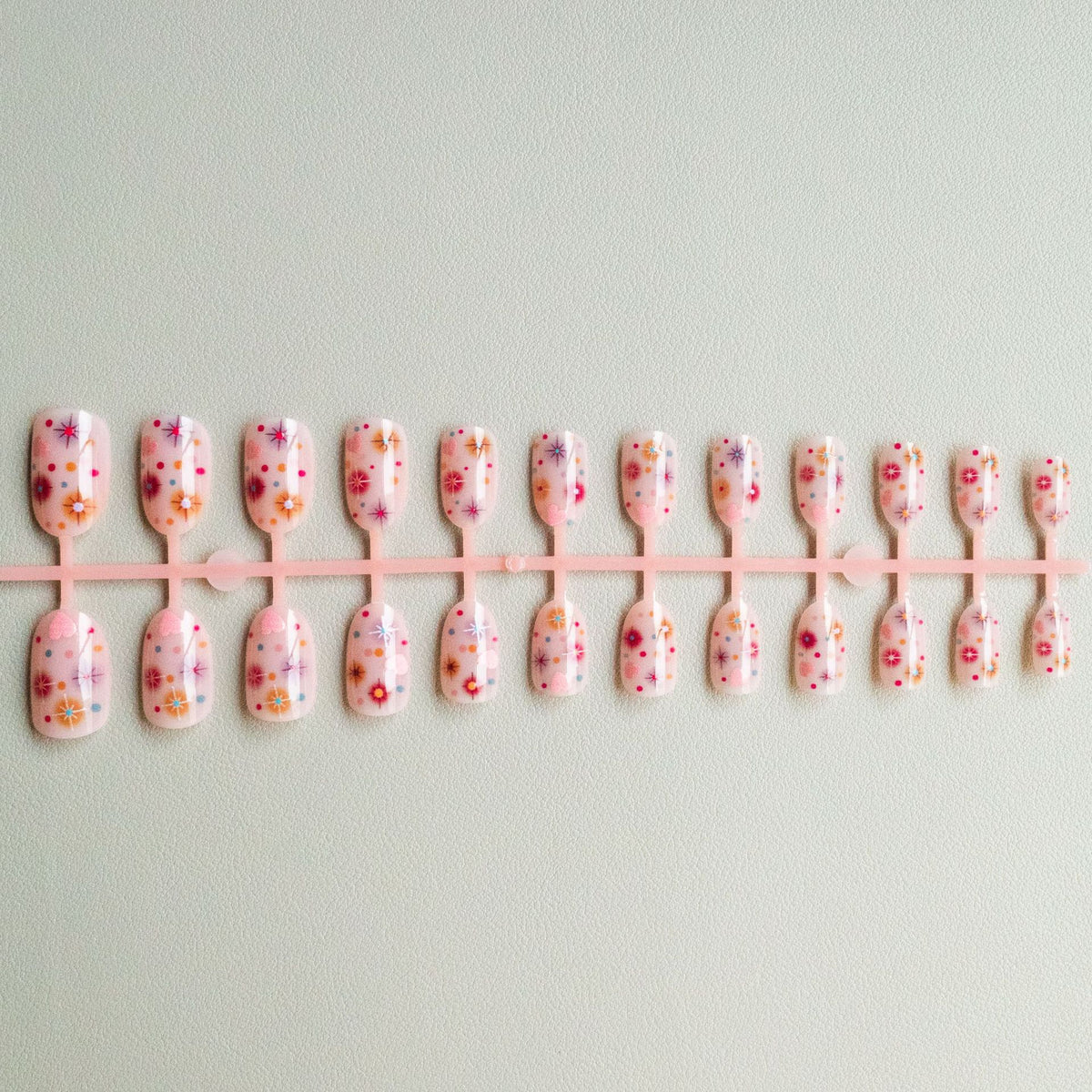 Verspielt Herz und Stern Nail Art