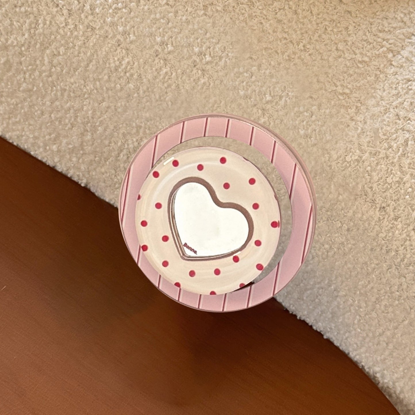 Herzförmiger Untersetzer mit verspieltem Design Brehn