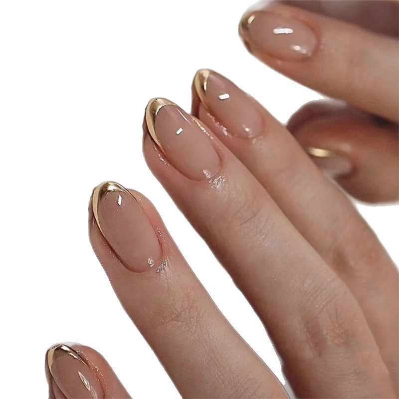 Elegante Kunstnägel mit Goldrand Brehn