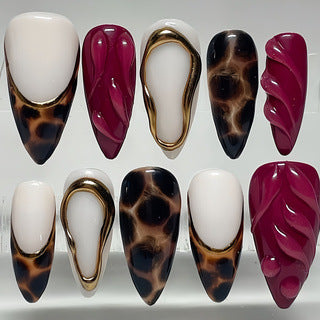 Dekorativer Stiletto Press-On Nagelset mit künstlerischen Mustern Brehn