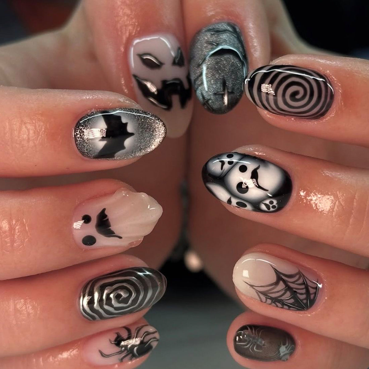 Kunstvolle Nagelverlängerungen mit kreativen Augen-Design Brehn
