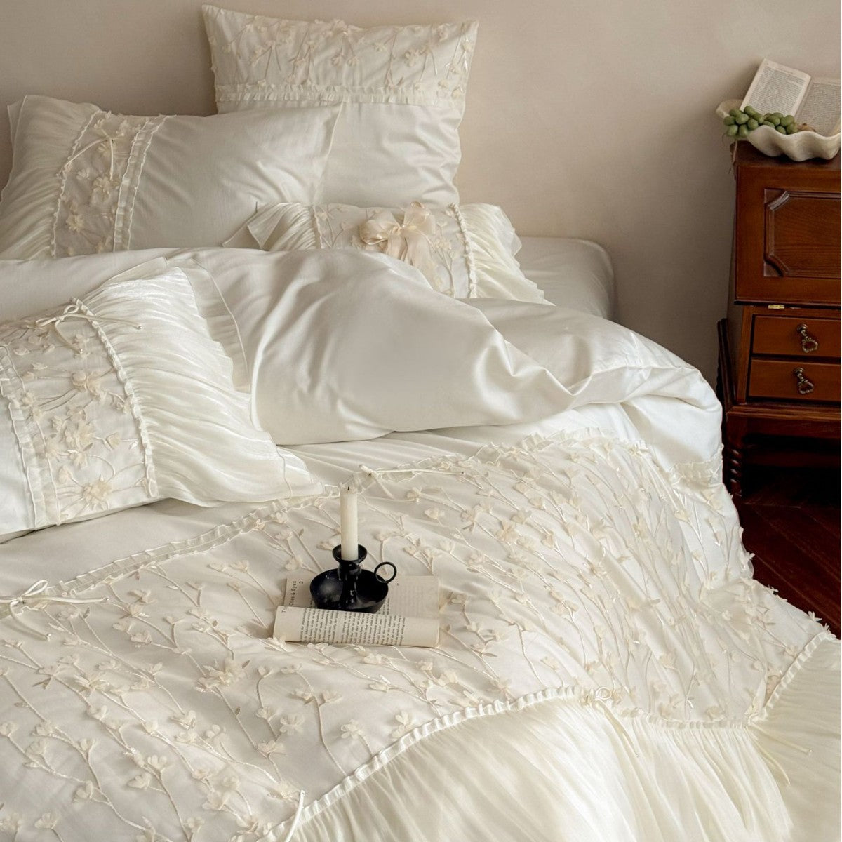 Luxuriöser Bestickter Rüschensatin Bettbezug Set