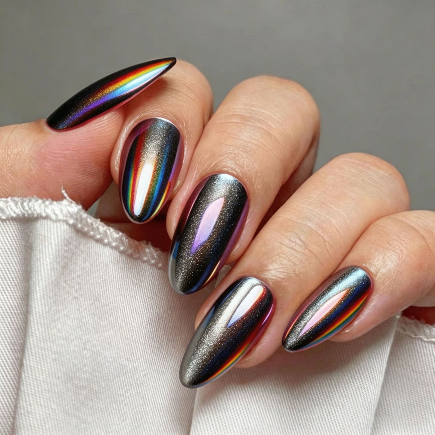 Glänzende Kunstnägel Im Futuristischen Stil Brehn