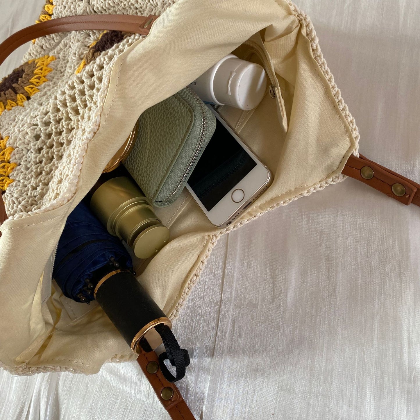 Handgeknüpfte Schultertasche mit Sonnenblumenmuster Brehn