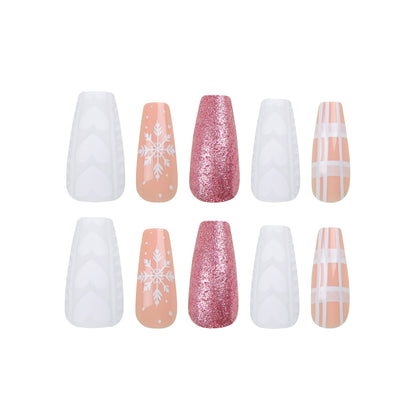 Kunstvolle Nagelverlängerungen mit festlichem Glitter-Design Brehn