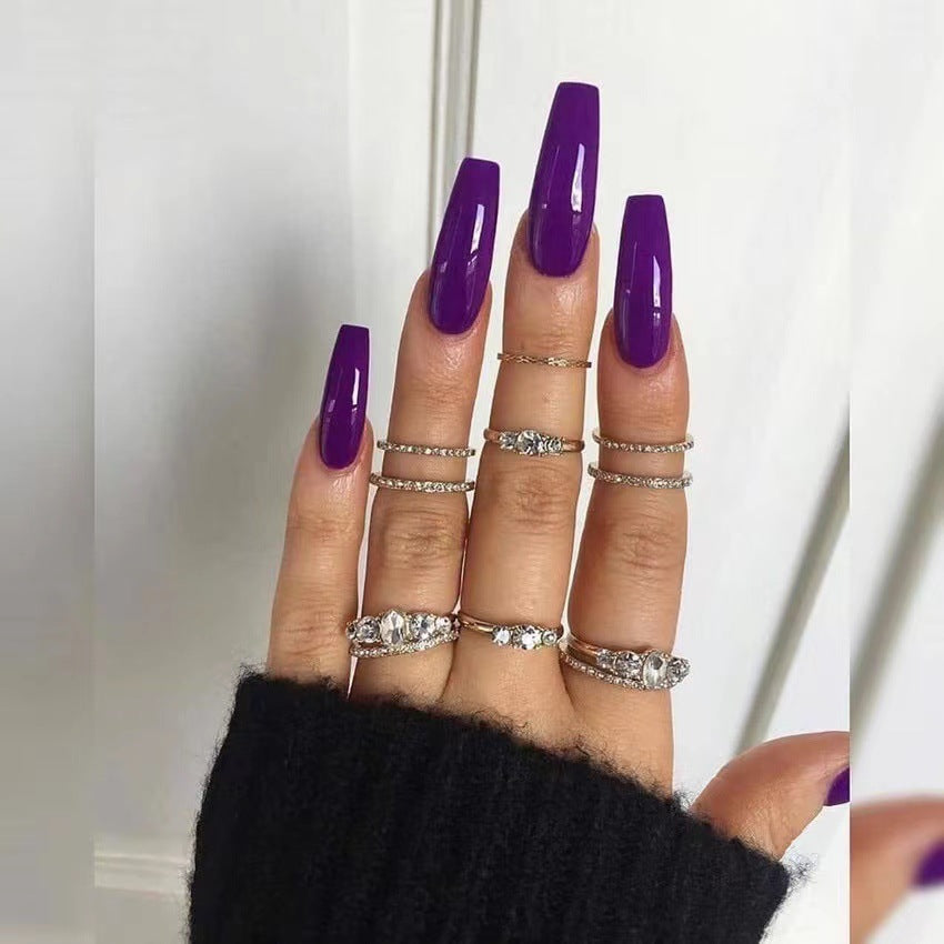 Kunstnagelset mit modernem Design und hochglänzender Oberfläche Brehn