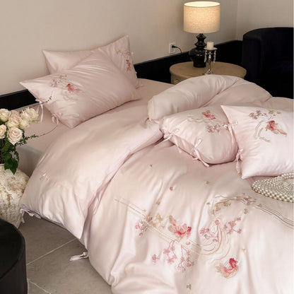 Feinseidige Satin-Bettwäsche-Garnitur mit zarter Blumenstickerei und Bindebändern Brehn