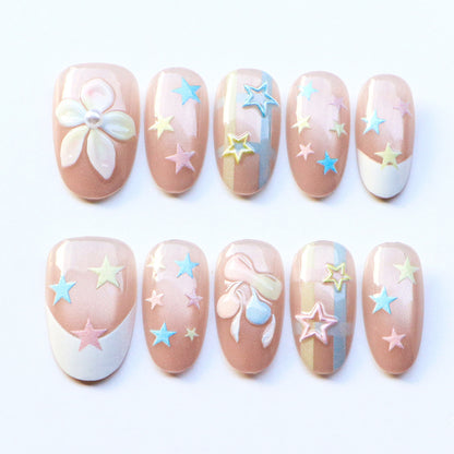 Sternenblüten-Nagelkunst
