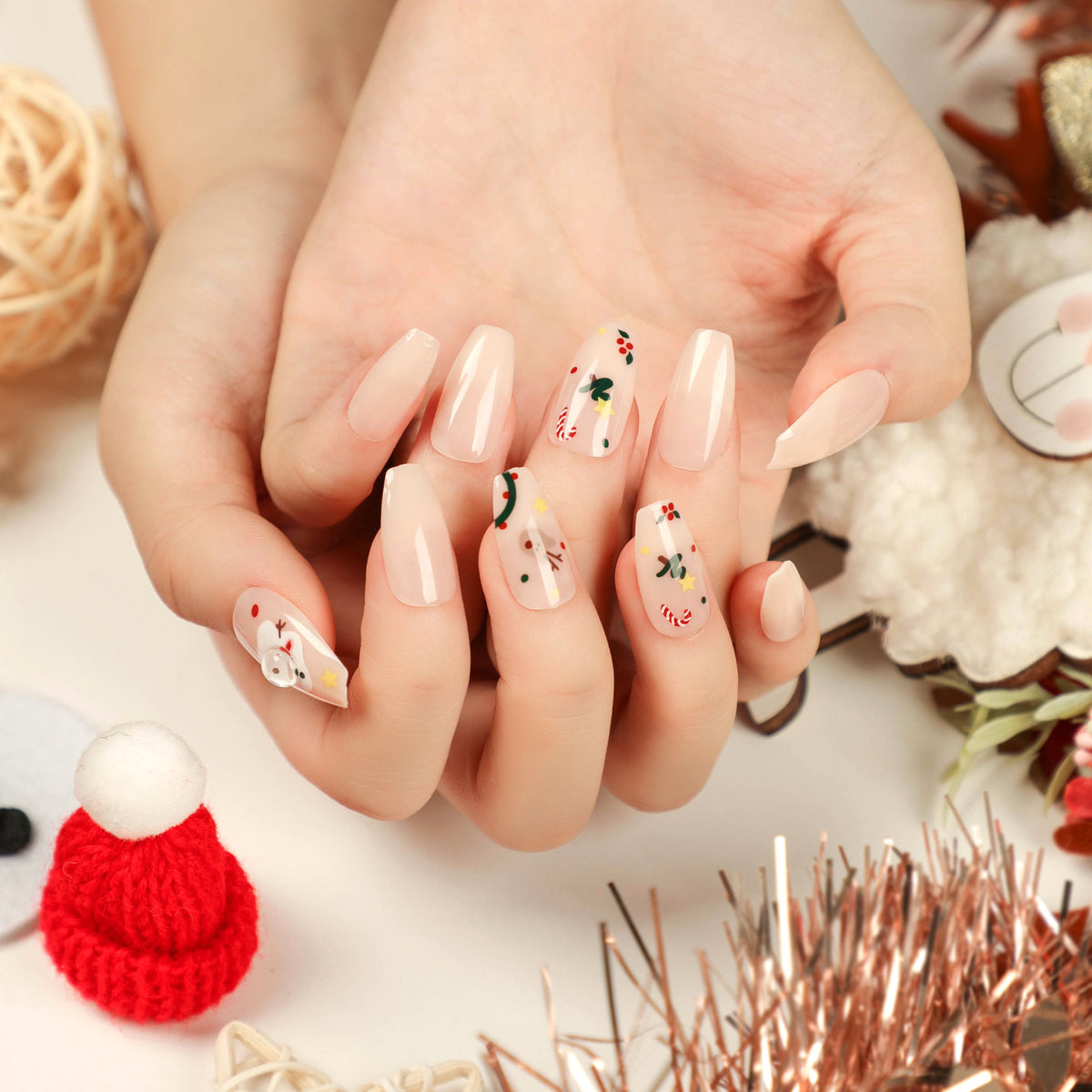 Kunstvolle Nagelverlängerungen mit Glitzer und Strassverzierungen Brehn