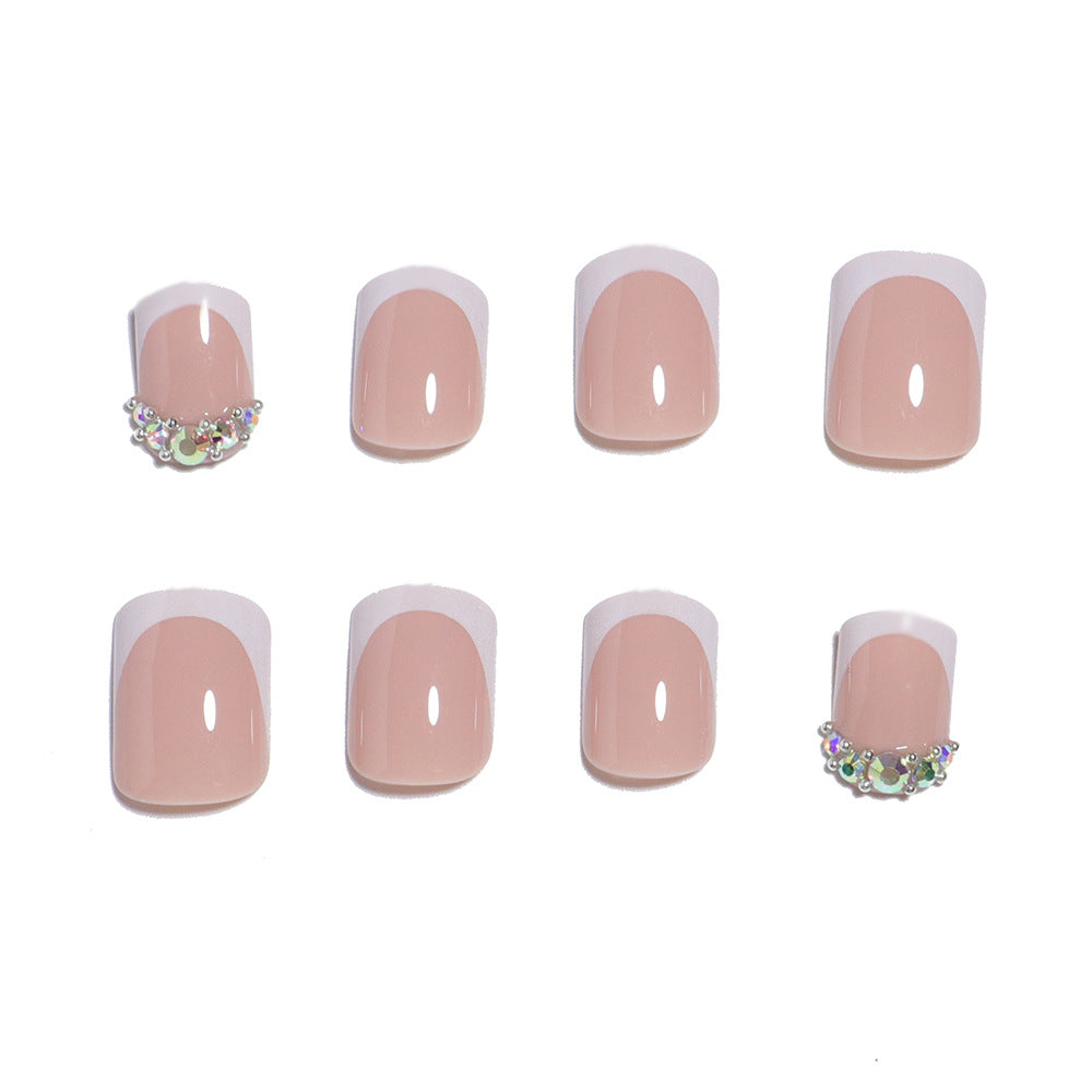 Elegantes Press-On-Nagelset mit Strass-Akzenten Brehn