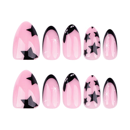 Kunstvolle Nagelkunst mit Sternen- und Schwarzspitzen Design Brehn