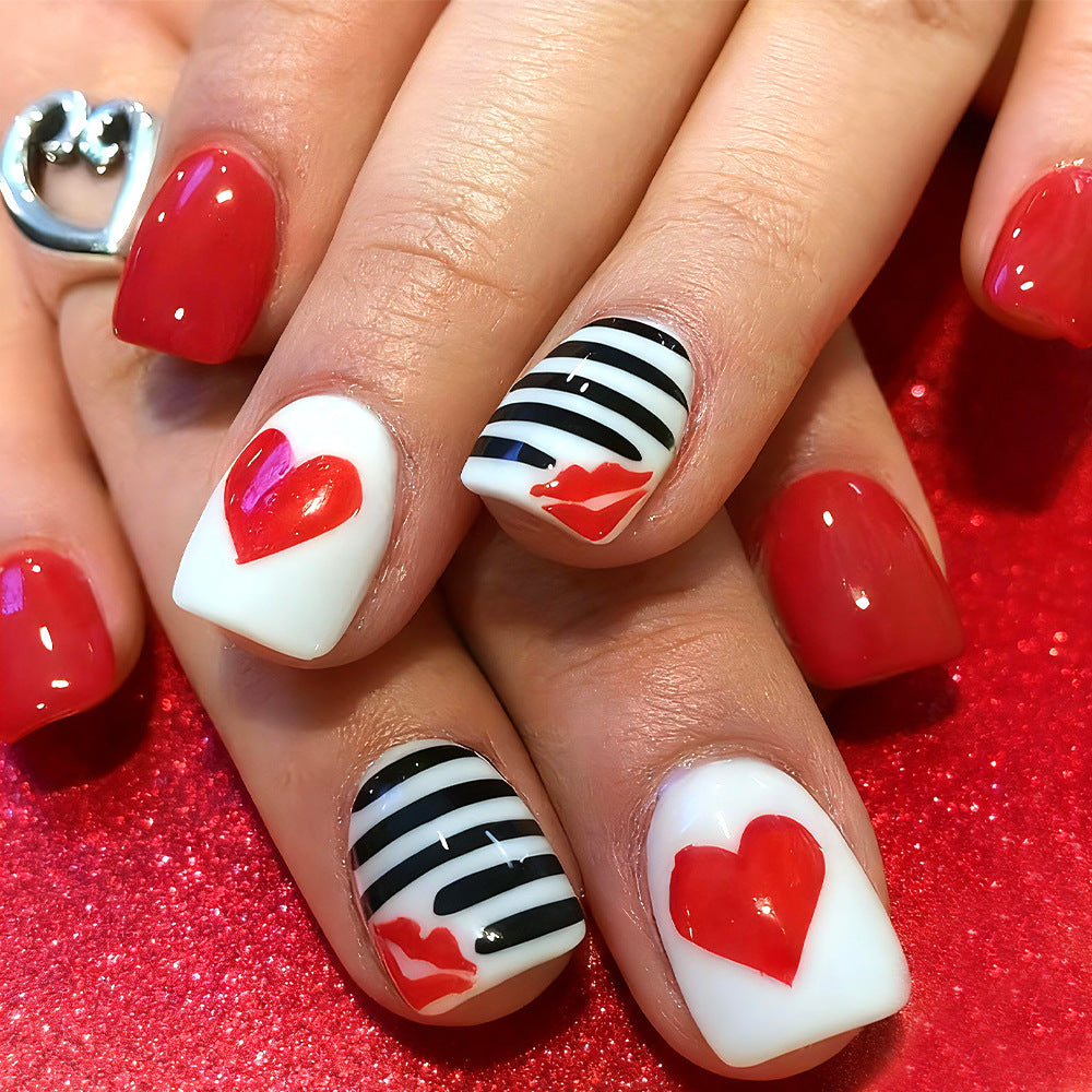 Künstlerische Herz-Themen Press-On Nagelkunst Brehn