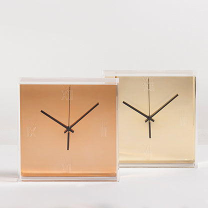 Moderne quadratische Wanduhr