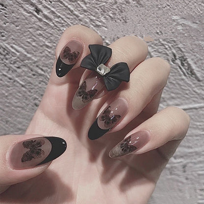 Kunstvolle Nagelkunst im Gothic-Stil mit Schmetterlingsmotiven Brehn