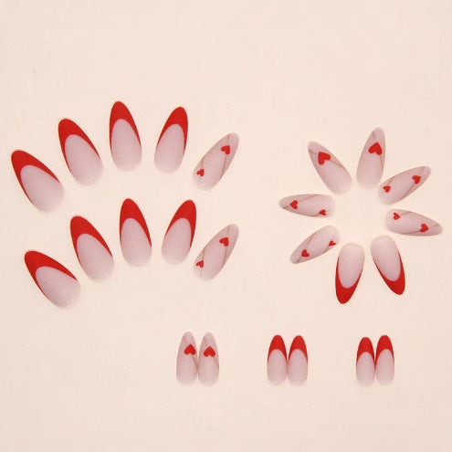 Herz-verzierte Stiletto-Nagelkunst Brehn
