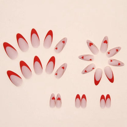 Herz-verzierte Stiletto-Nagelkunst Brehn