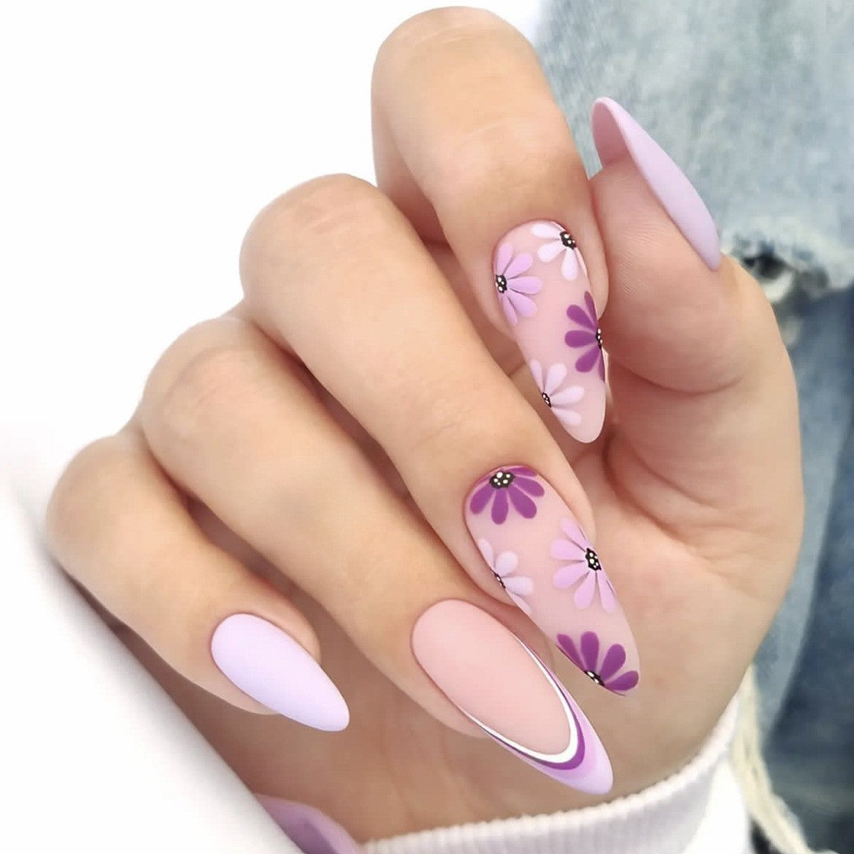 Dekoratives Floral Press-On Nagelkunstset mit 3D-Blumenakzenten Brehn
