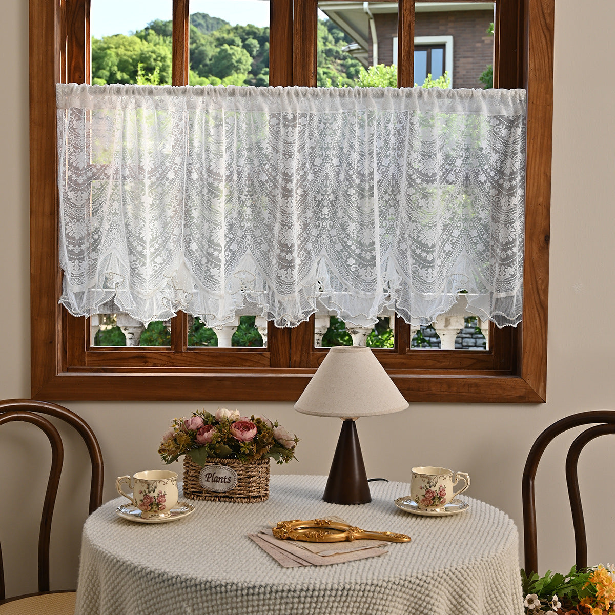 Elegante durchsichtige Spitzenfensterdecke