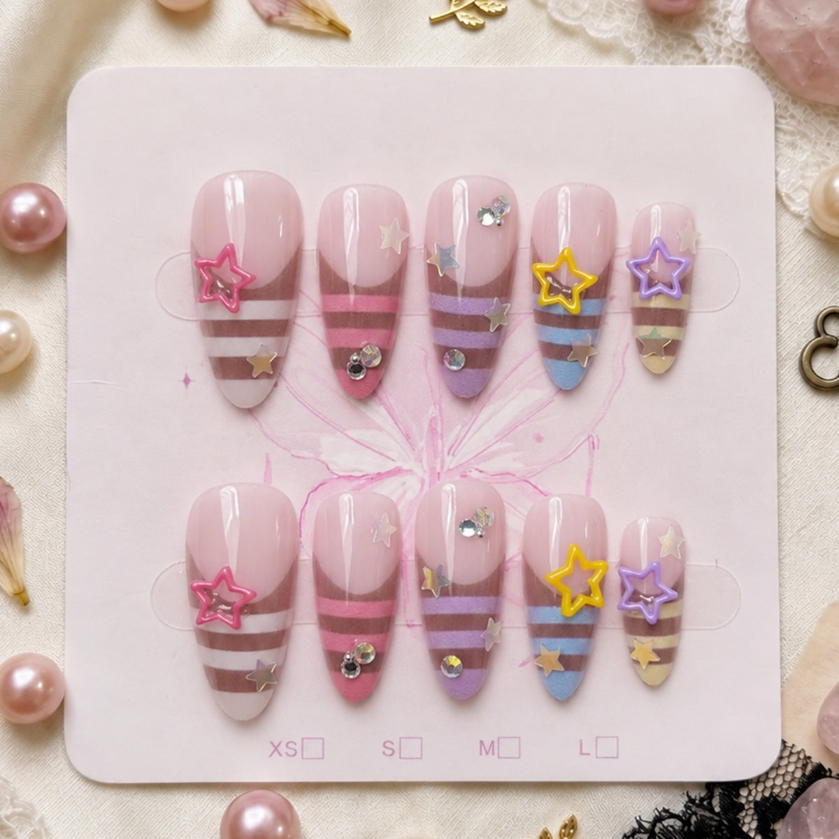 Künstlerische Stiletto-Nageldekorationen