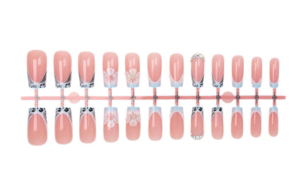 Kunstnagelset mit floralen und trendy Designs Brehn