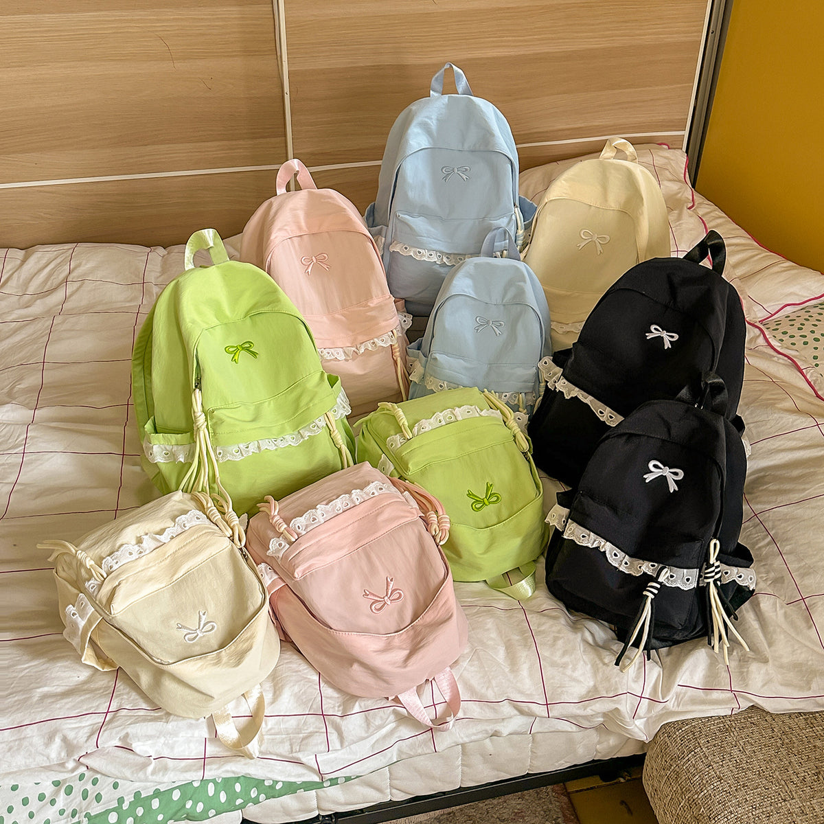 Stilvoller Bestickter Rucksack mit Schleifenakzent Brehn