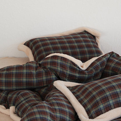 Bettwäsche-Set aus kuscheligem kariertem Flanell mit Teddyfleece-Kante