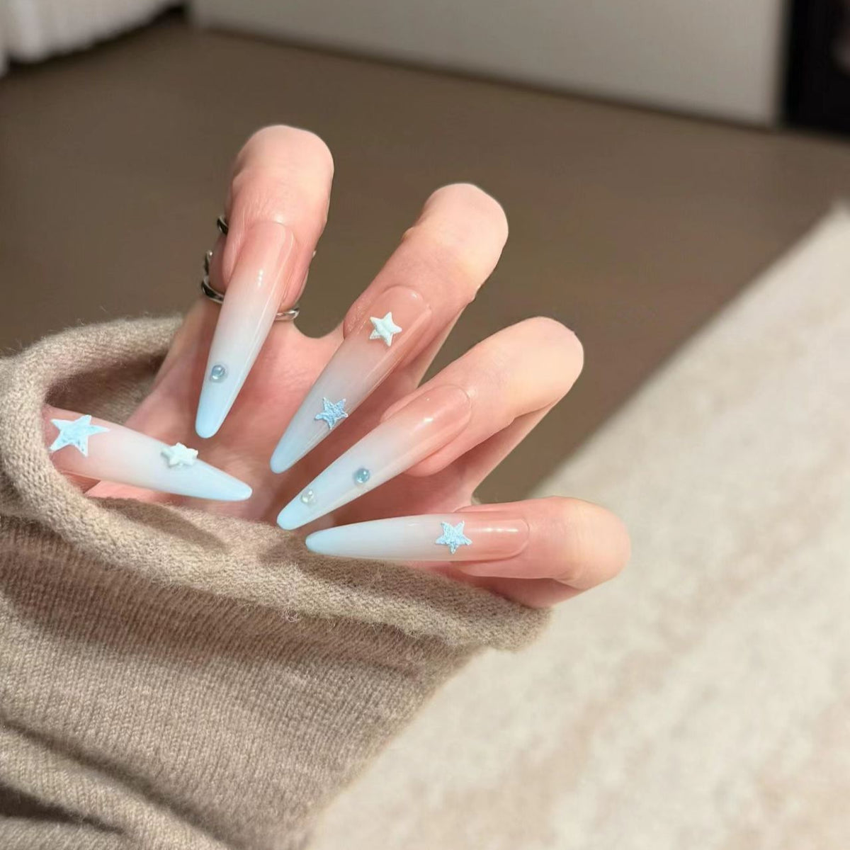 Stern-betonte Stiletto Press-On Nagelkunst