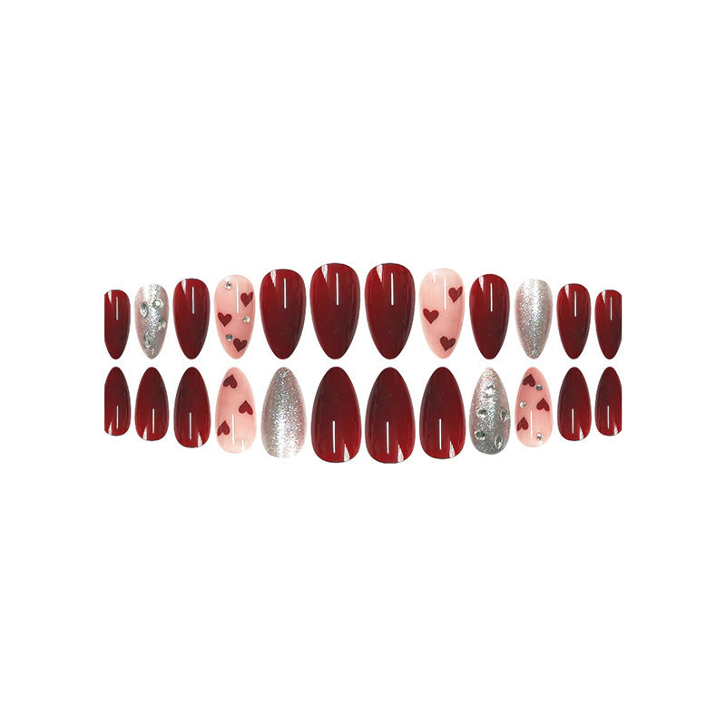Romantische Herz- und Glitzer-Nail Art Brehn