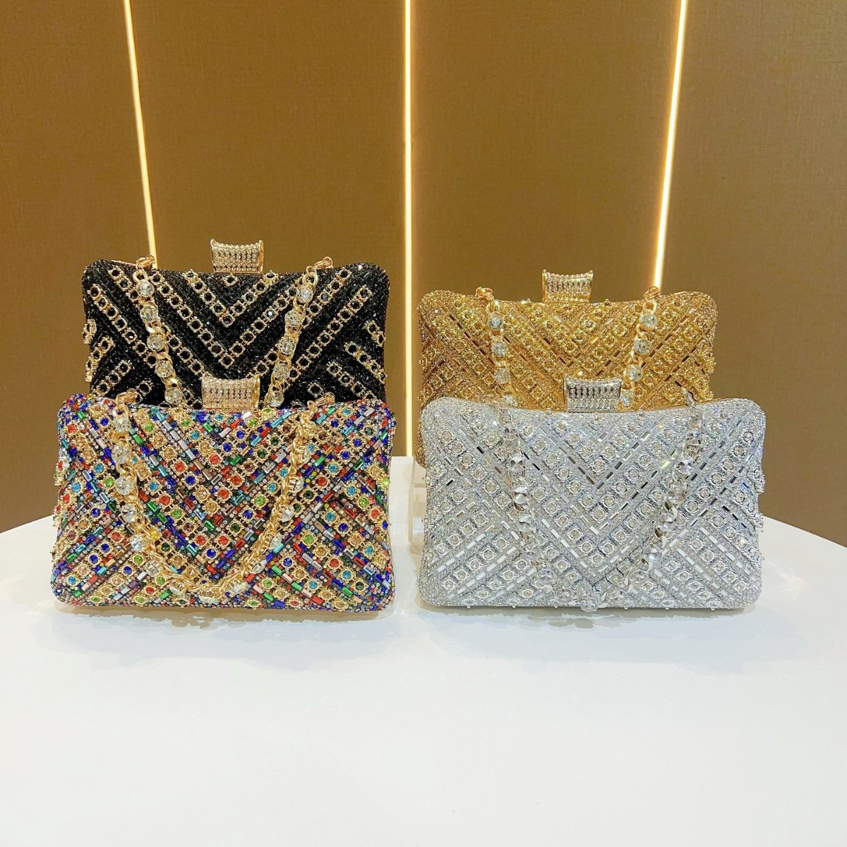 Kristallbesetzte Abendclutch