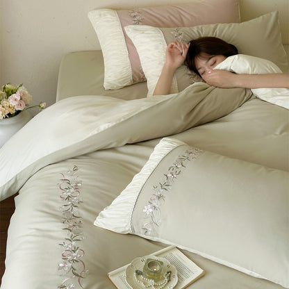 Elegantes Satin-Mischgewebe Besticktes Bettbezug-Set mit Falten-Akzent-Kissenbezügen