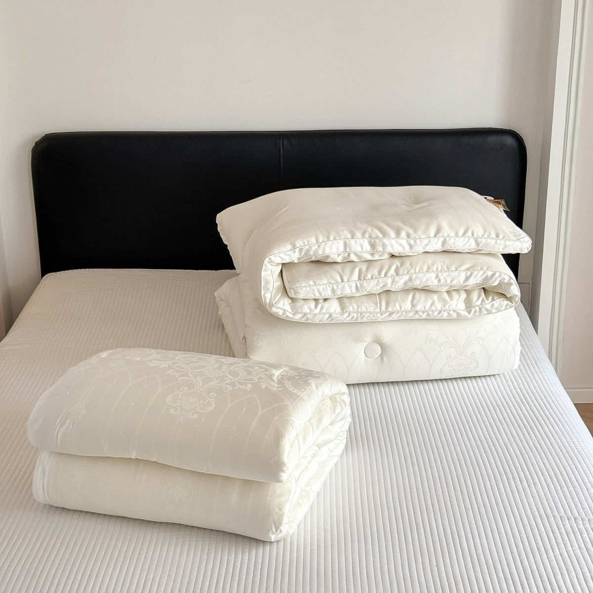 Luxuriöse Jacquard-Bettwäsche-Garnitur aus Satin mit feiner Steppung