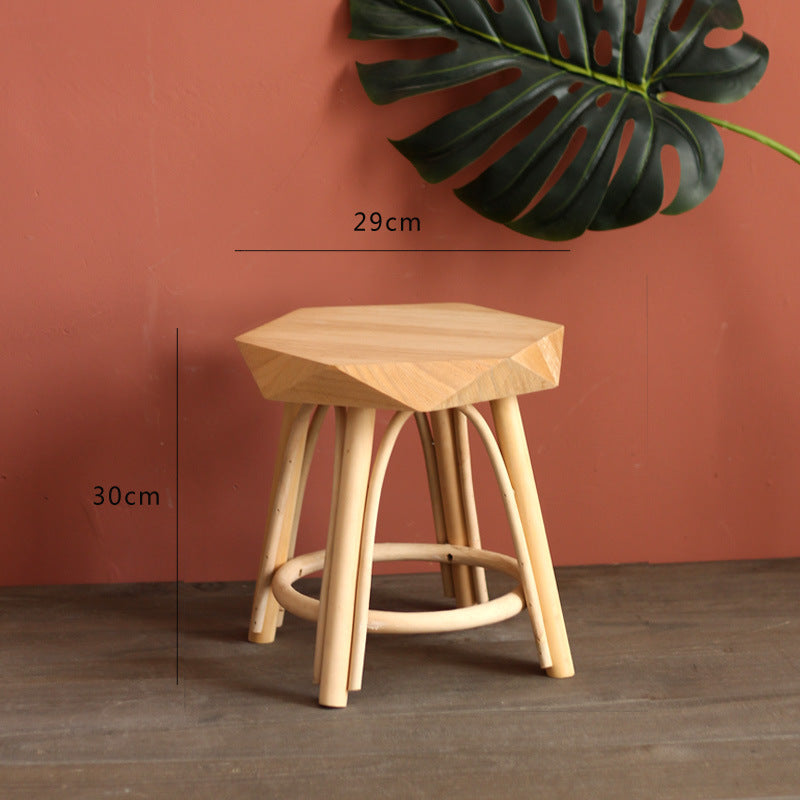 Moderner Hocker aus massivem Holz Brehn