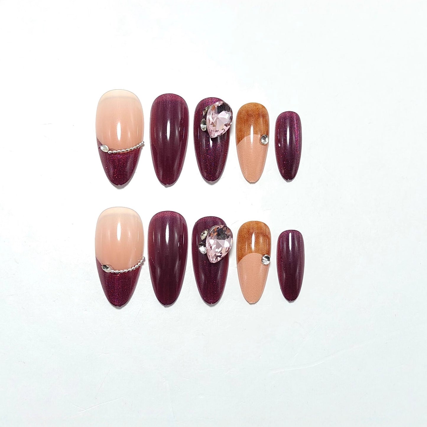 Elegante Nagelkunst mit Glitzerkante Brehn