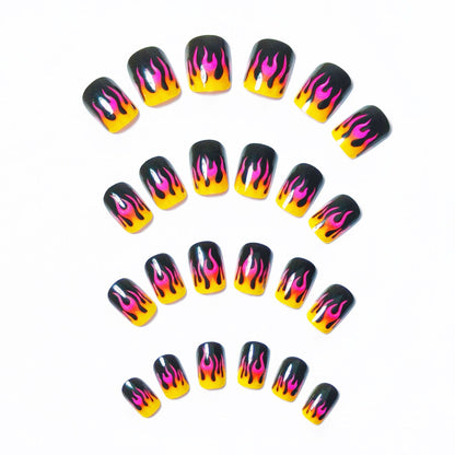 Kreative Flammenmuster-Nagelkunst Brehn