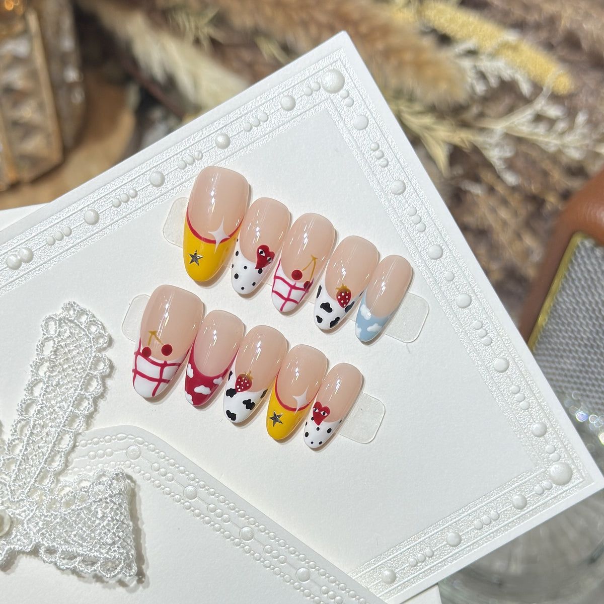 Kreatives fruchtfarbenes Press-On-Nagelset Brehn
