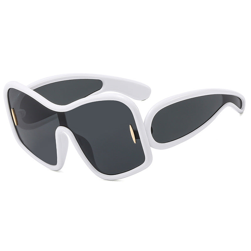 Damen futuristische Sonnenbrille mit extrabreitem Design und schützendem UV-Filter Brehn