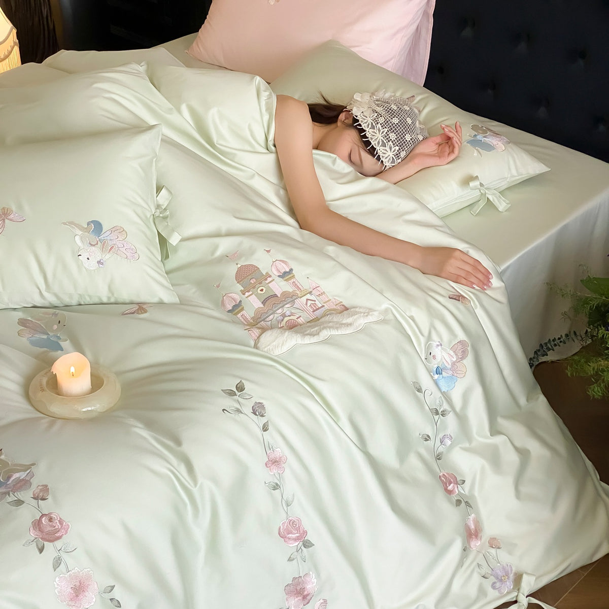 Besticktes Baumwollsatin Bettwäsche Set mit Schloss- und Hasenmuster und Schleifen-Kissenbezügen