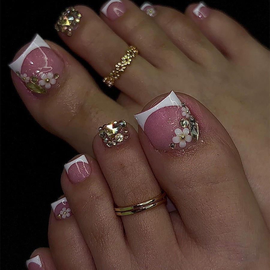 Kunstnagelset mit eleganten Schmuckdetails und exzellentem Tragekomfort Brehn