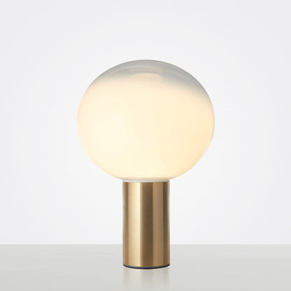 Moderne künstlerische Tischlampe mit schlankem Metallbasis und Globusschirm
