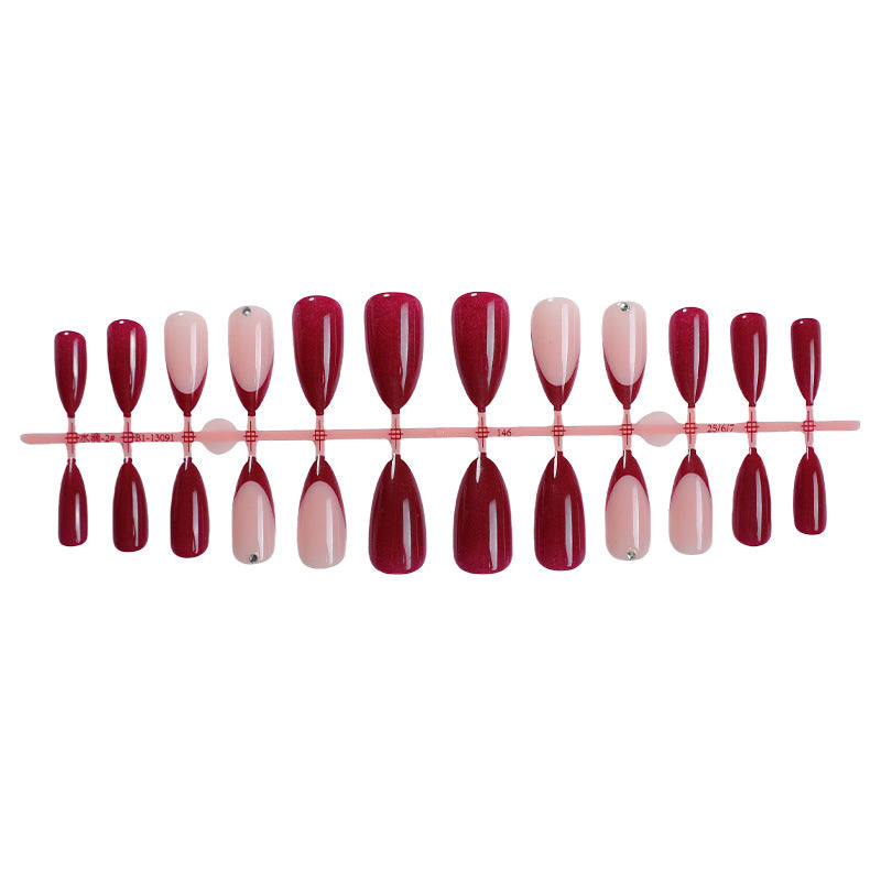Premium Nail Art Press-On Set mit klassischem French Tip und Glitzerakzenten Brehn