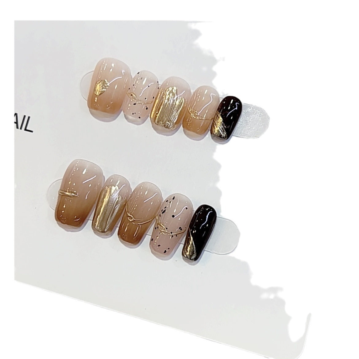Künstlerisches Press-On Nageldesign Brehn