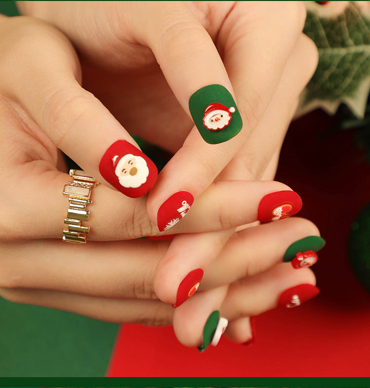 Weihnachtsnagelkunst mit festlichem Design Brehn
