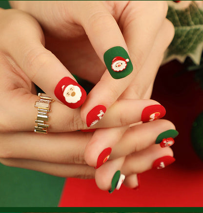 Weihnachtsnagelkunst mit festlichem Design Brehn