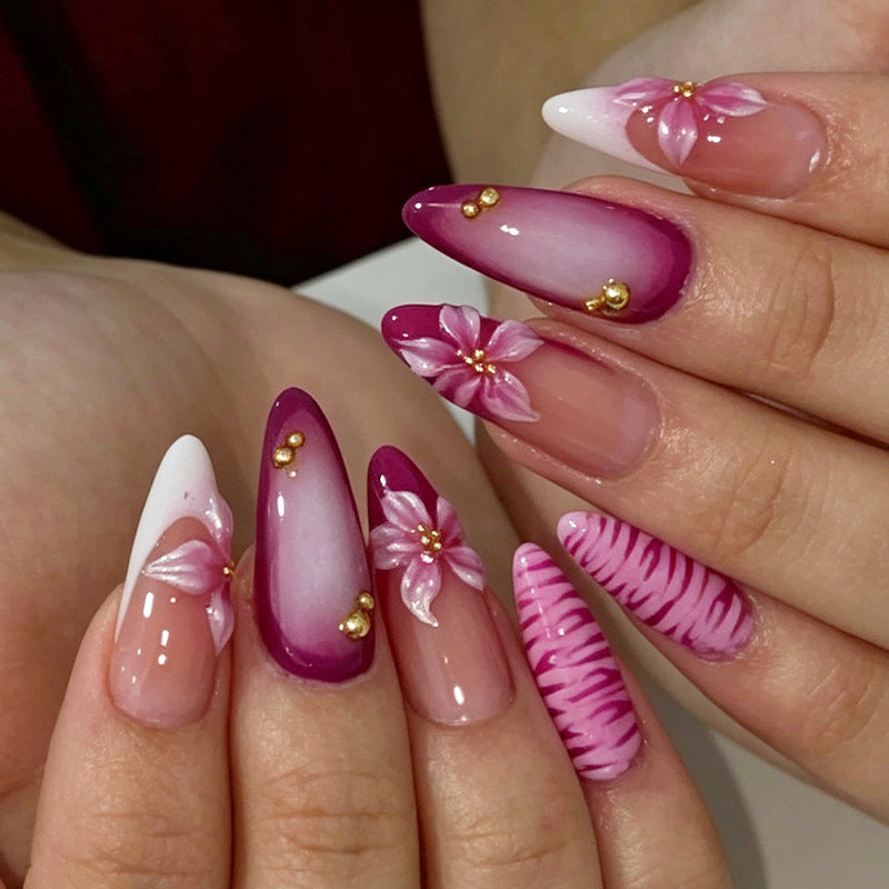 Kunstnagelset mit blumigen Akzenten und Ombre-Effekt Brehn