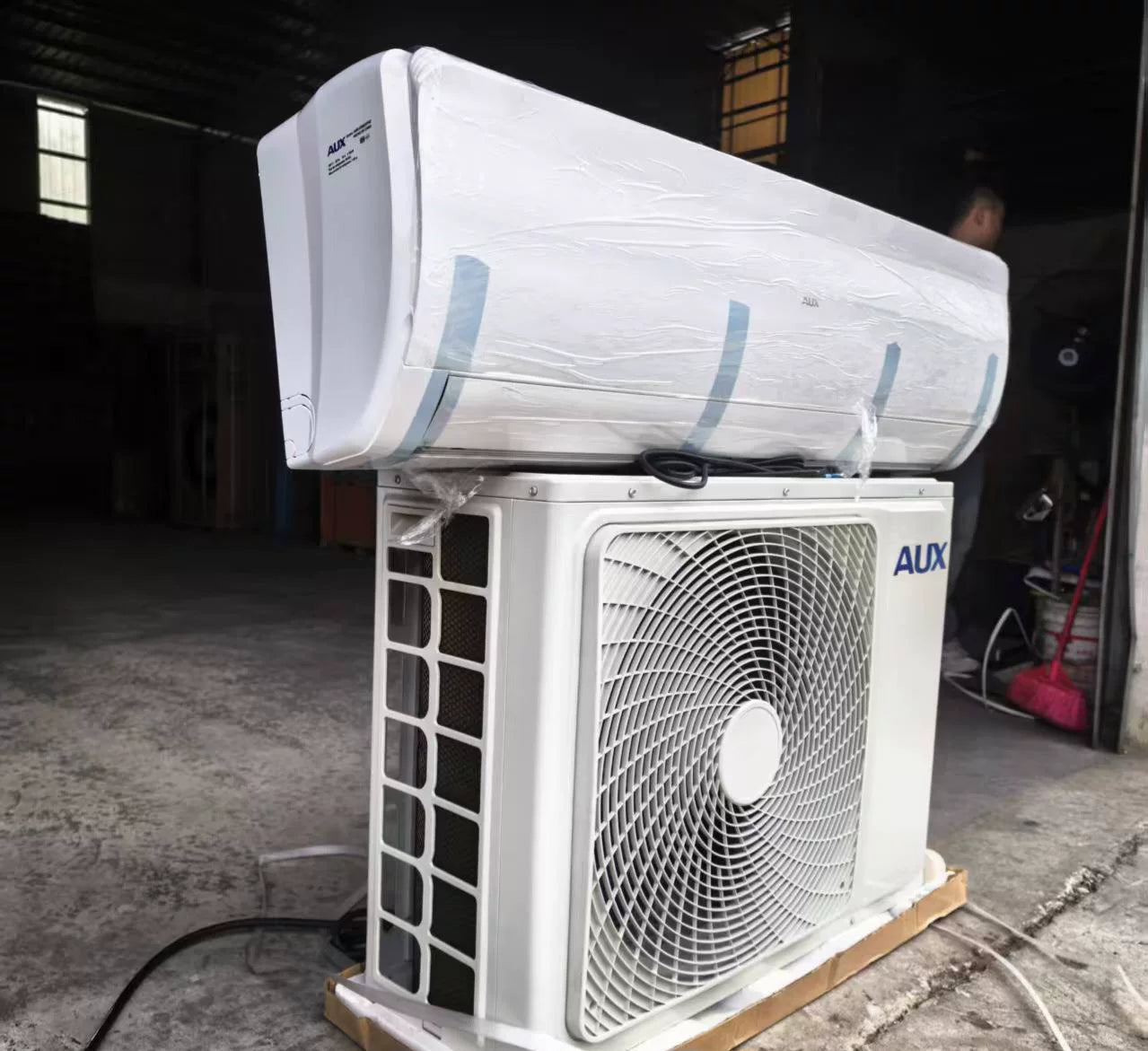 Unisex Einheitsgröße ductless Mini-Split-Wärmepumpen-Wandgerät mit DC-Inverter und ultra-leiser Betrieb Brehn