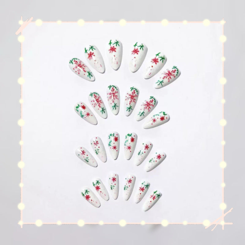 Kreative Nagelkunst mit festlichem Schneeflocken-Design Brehn