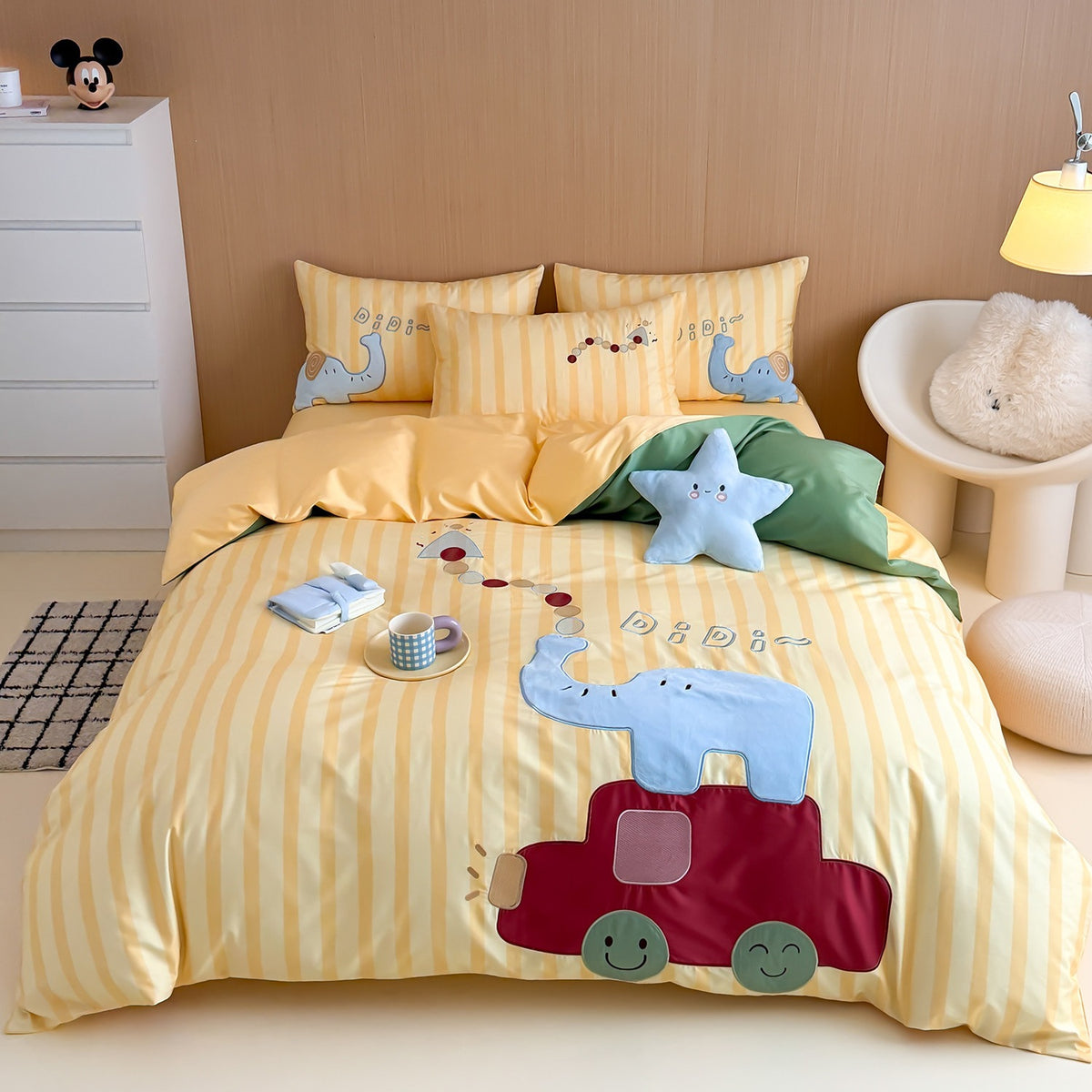 Kinder-Bettwäsche-Set mit gesteppten Applikationen (Elefant & Auto) und Wendefunktion