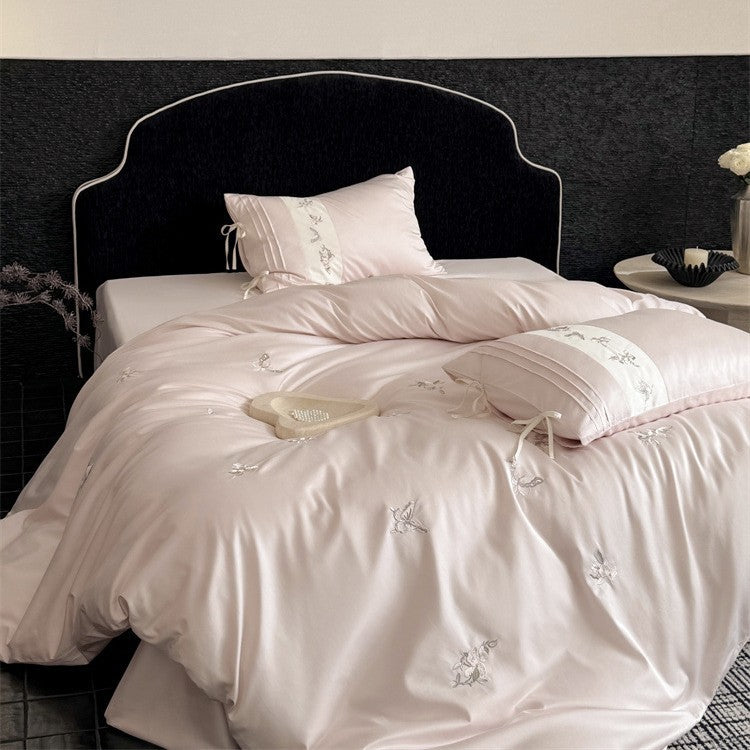 Luxuriöses Satin-Bettwäscheset mit bestickten Blütenapplikationen und Nackenrolle Brehn