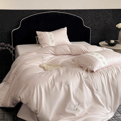 Luxuriöses Satin-Bettwäscheset mit bestickten Blütenapplikationen und Nackenrolle Brehn