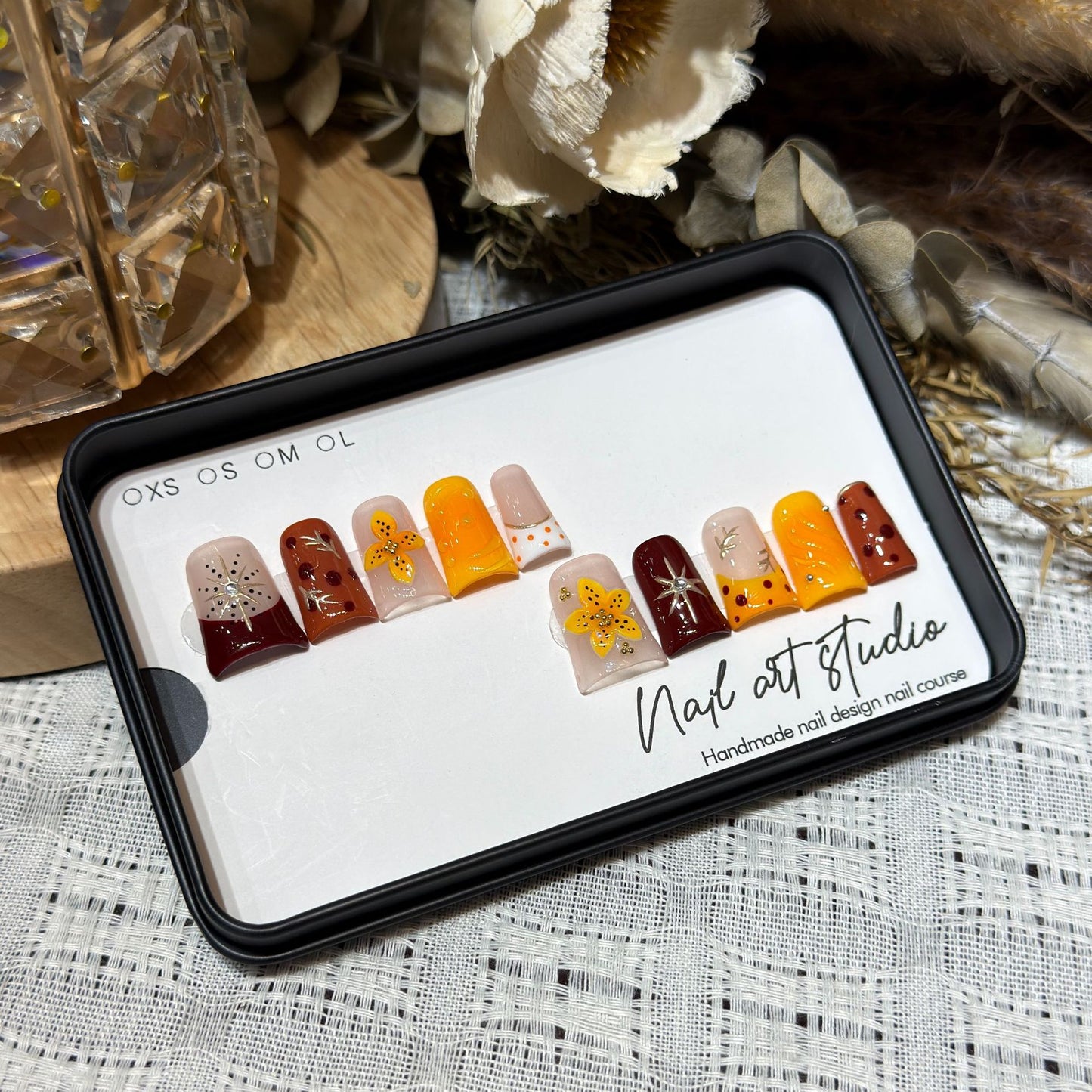 Handgemachtes Blumenausdrück-Nagelset Brehn